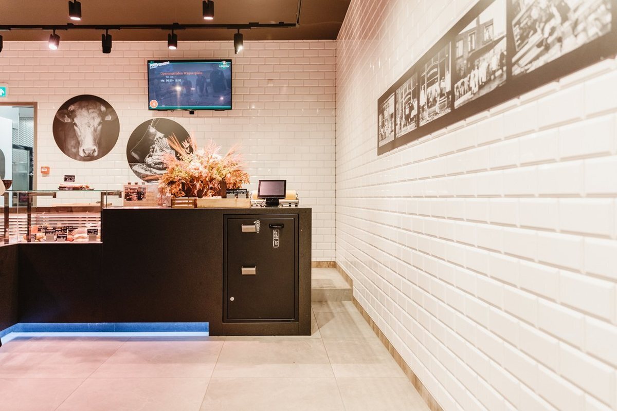 Antenor Shopmaster intégré dans le comptoir d'une boucherie